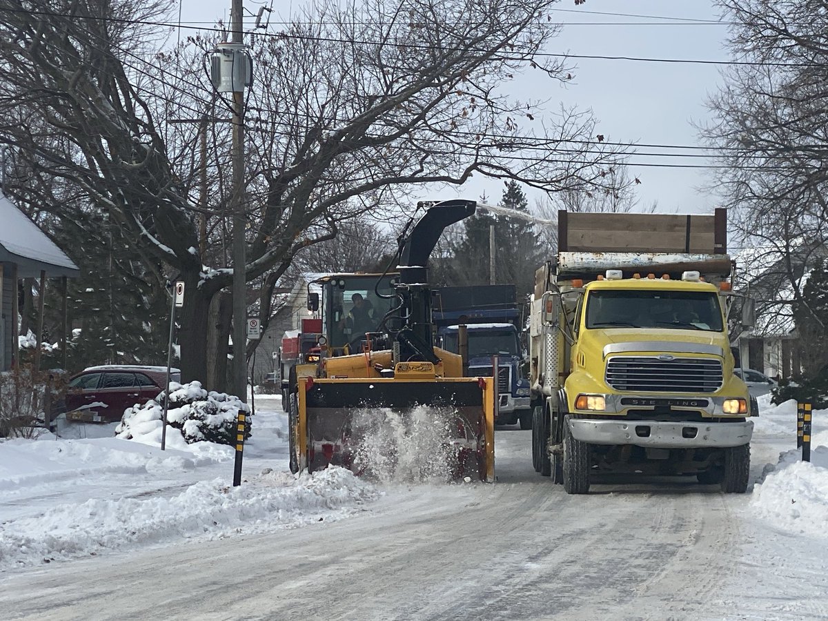⚠️ C'est reparti pour une 6ème campagne de chargement de la neige à Montréal! 
👉 Détails sur infoneige.ca ❄️❄️❄️