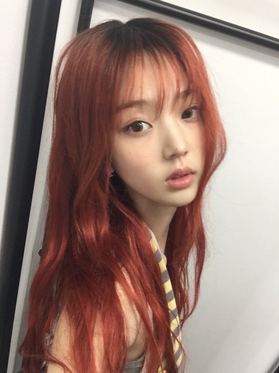 ㅤ
                  ꒰ #moiCHÉRII ꒱ 
      ᰔᩚ 𝐹𝑟𝑜𝑚 𝑡ℎ𝑒 𝑆𝑢𝑚𝑚𝑒𝑟 𝗗𝗘𝗥𝗔 🍀

Tadaaa~! Sedang mencoba warna rambut baru. Apa terlihat cocok untukku? (⁠●⁠´⁠⌓⁠`⁠●⁠) Sayangnya, warna rambut ini tidak permanen, hehe. 

ㅤ