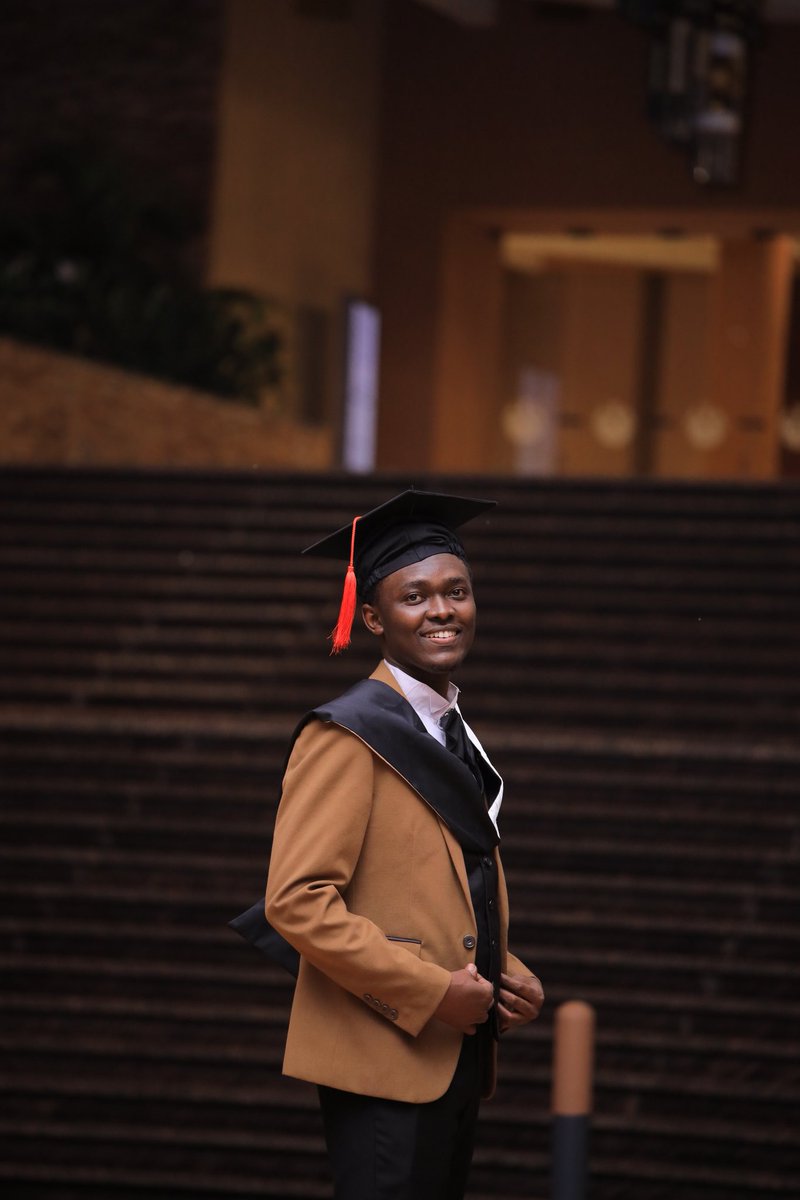 cymonzi's tweet photo. Finally graduated!
Grace carried me. 
Hard work sustained me. 🎓
To God be the glory😁 https://t.co/YSyUtjoOl5