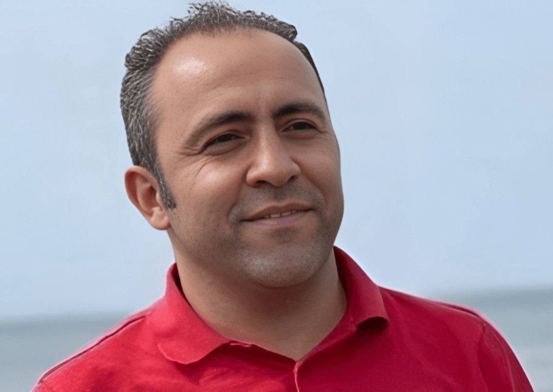 #حمید_بیدار عزیزم...
تولدت مبارک.
تولد بعدی تو ایران آزاد کنار همیم...
مرگ بر جمهوری اسلامی
مرگ بر خامنه‌ای قاتل
و به امید آزادیت ✌🏽