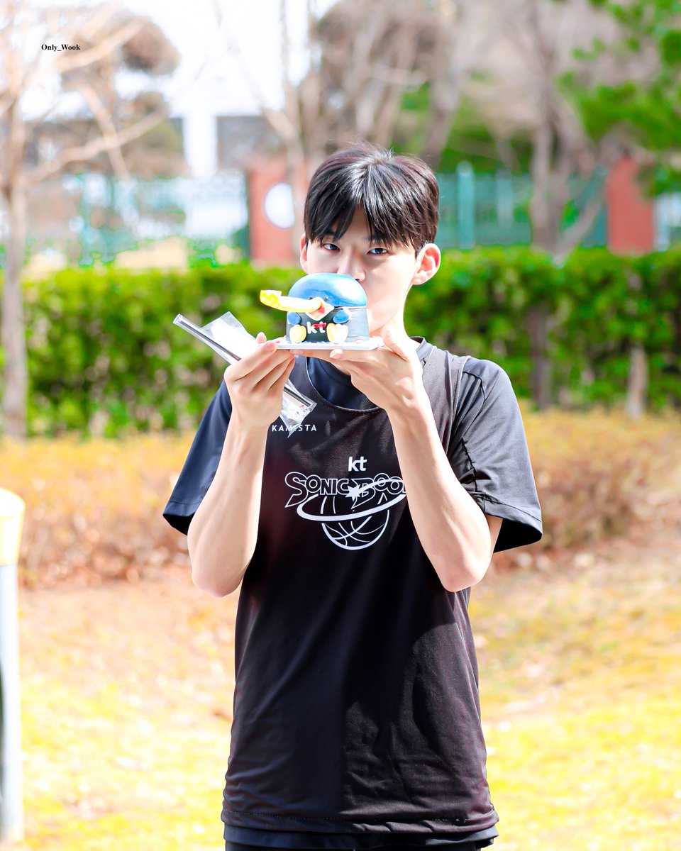 only__wook's tweet photo. 강성욱 프로 데뷔 💯일 진심으로 축하해!!
#강성욱 #수원KT https://t.co/hfXjo0MAly