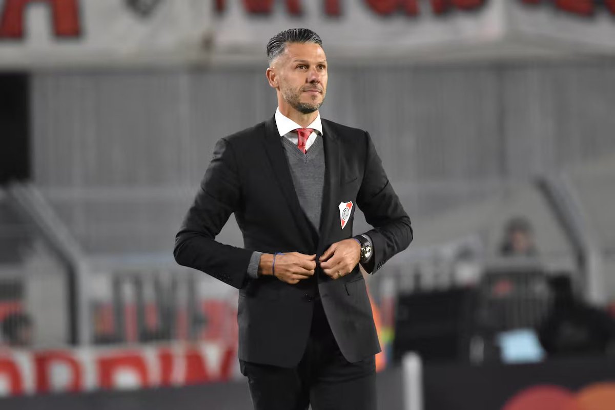 penaldaveldano's tweet photo. 🚨¡ÚLTIMA HORA!🚨

⚠️Primeras declaraciones de Martín Demichelis como nuevo entrenador del Real Mallorca:

😯- "Conmigo aprenderán a dar dos pases seguidos"

⭐️- " Siempre soñé con entrenar a Luvumbo"

🧐- " He intentado ver el partido del otro día, pero parecían prebenjamines" https://t.co/9E10asJInx