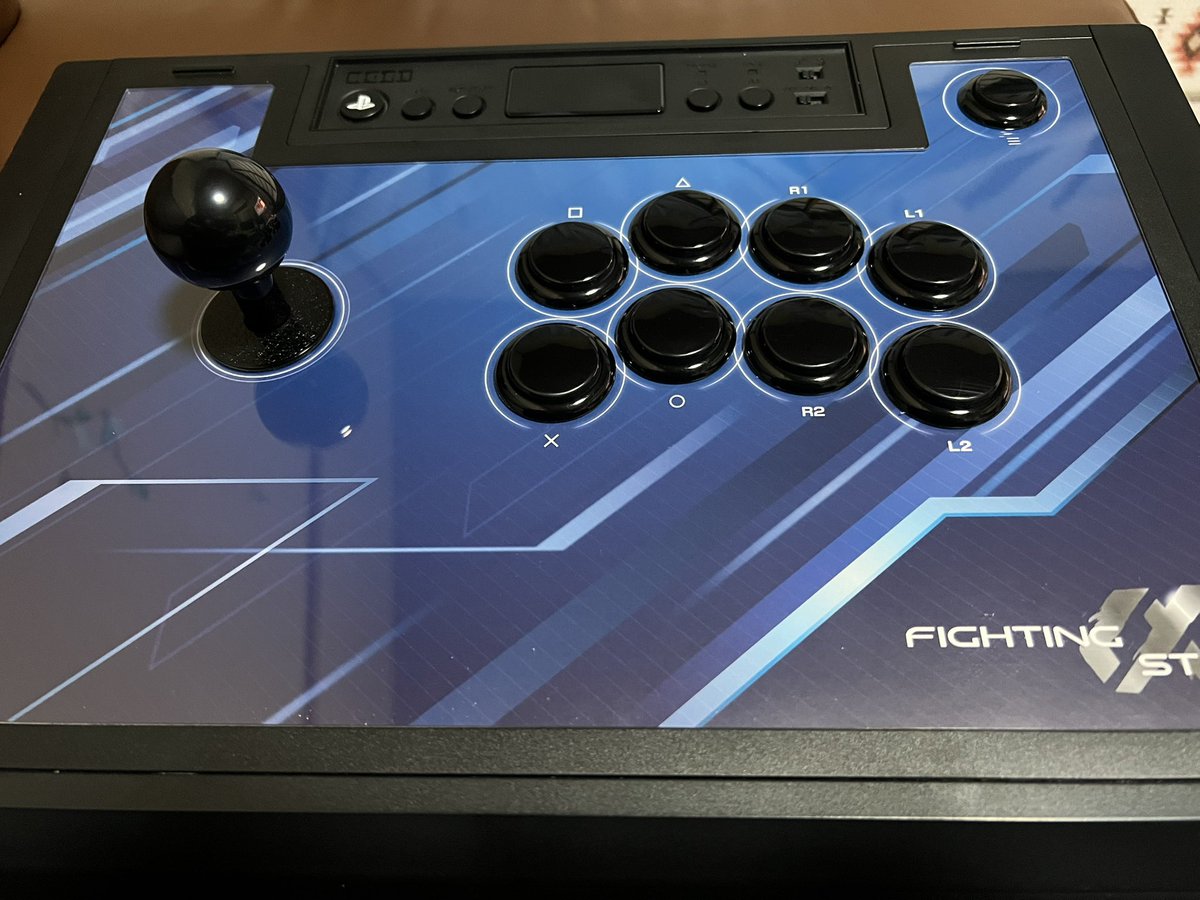 挑戦する度に挫折するけどなんだかんだ中古で安く買ったこのアケコンを