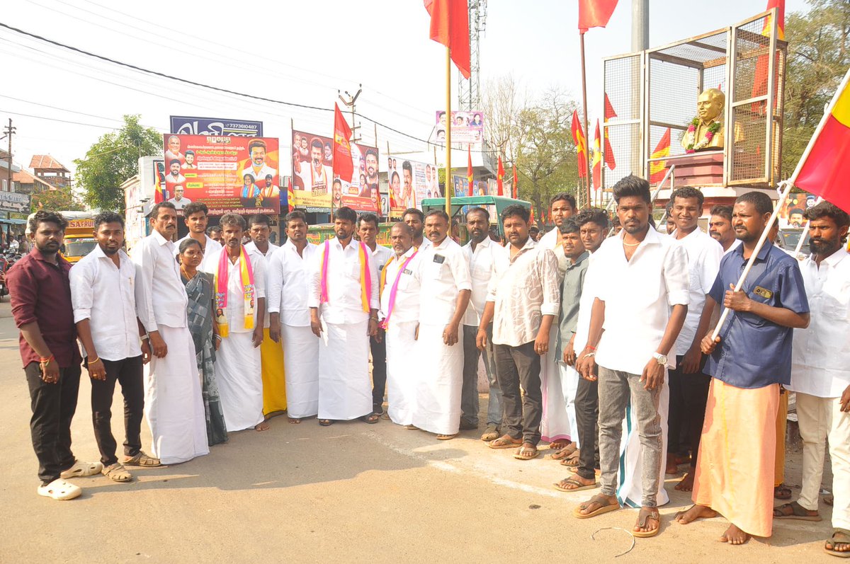 RameshMuthuraj7's tweet photo. இன்றைய தினம் மாண்புமிகு கூட்டுறவுத்துறை அமைச்சர் @OfficeOfKRP அவர்களை தமிழர் தேசம் கட்சி தலைவர் @KKSelvakumaroff  அவர்களின் ஆணைக்கிணங்க சிவகங்கை தெற்கு மாவட்ட செயலாளர் #தியாகராஜன்_அம்பலம் அவர்கள் தலைமையில் மரியாதை நிமித்தமாக சந்தித்தோம் 🙏👑⚡

#Ramesh_Muthuraja 
#Madhagupatti https://t.co/BI7CvxswQU