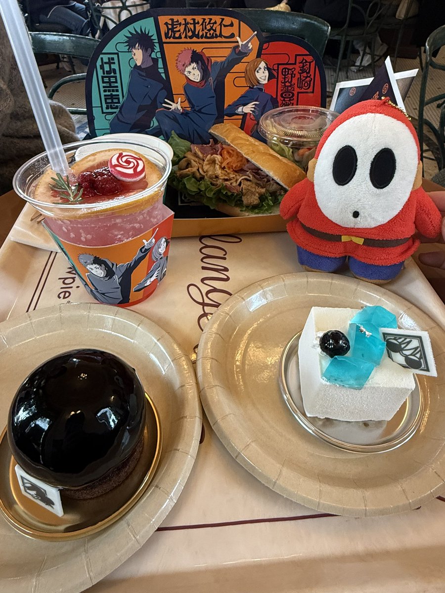 uta_snowest's tweet photo. じゅじゅつフードにかこまれるヘイホー

#USJファン https://t.co/EndIh0J4JZ