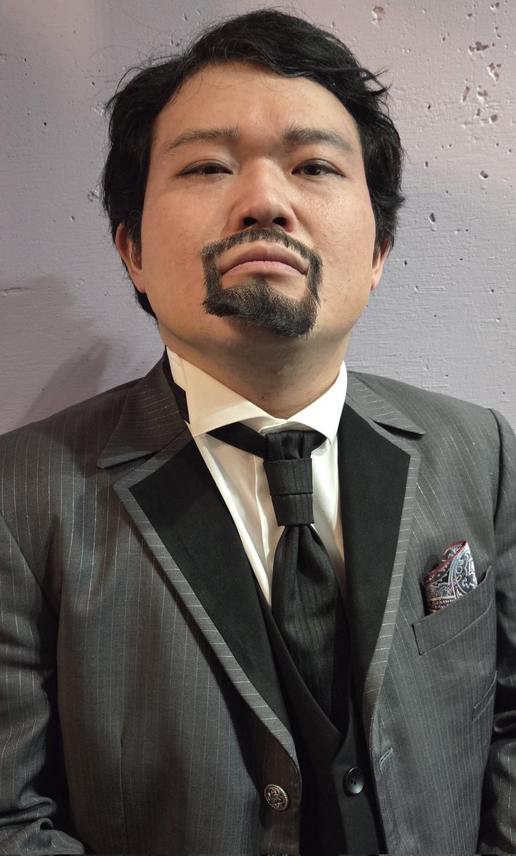 ｢サラ・ベルナールの『サロメ』｣

無事に初日を迎えました✨️

ホッとしておりますが、油断しているとあっという間に千秋楽がきてしまいそうです😅
無事にピゴットを演じられて、一安心です。

これから千秋楽まで、全力で駆け抜けたいと思います！

#サラサロメ
#初日