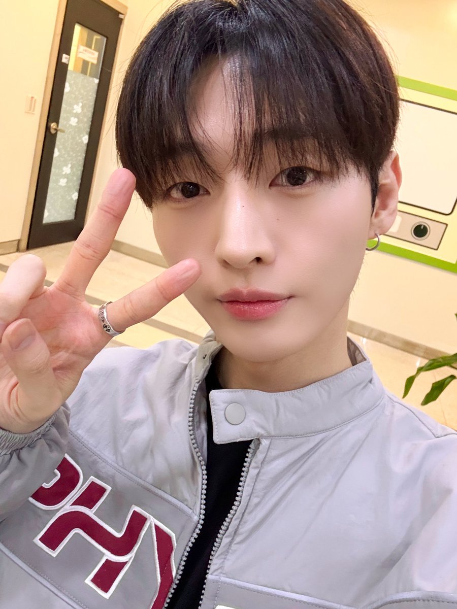 윤지성 (Yoon Jisung) Official tweet media