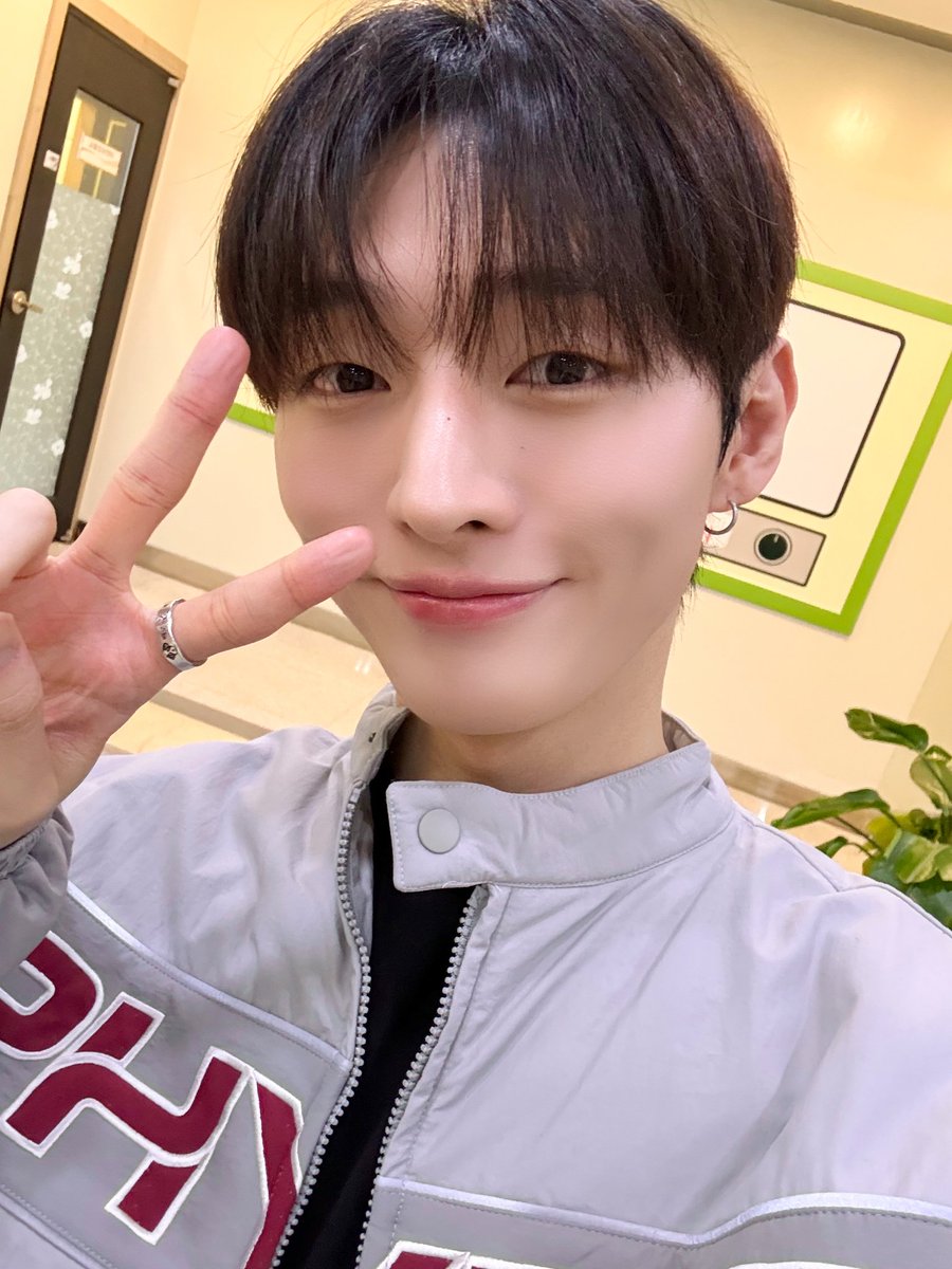 윤지성 (Yoon Jisung) Official tweet media
