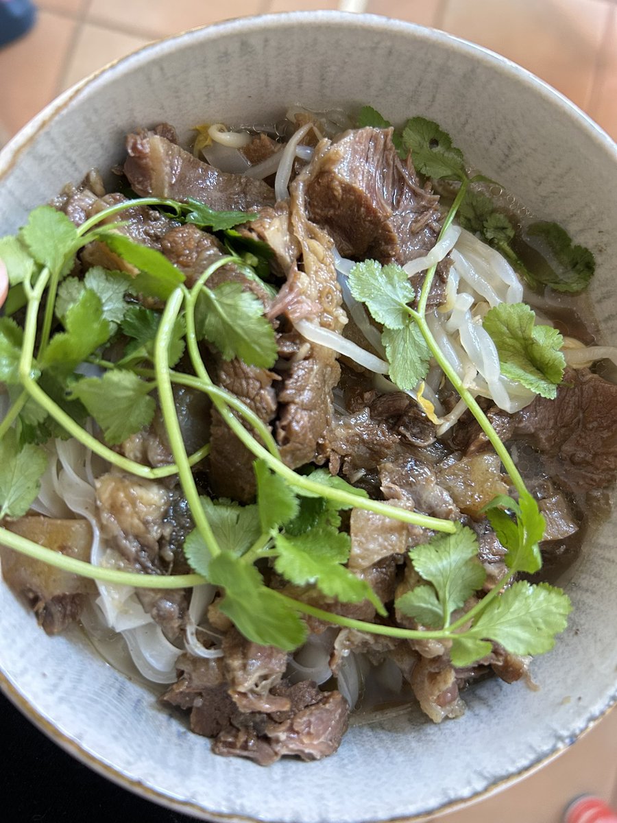 ซื้อขาวัวมาตุ๋นทำเฝอเมื่อวาน หอมทั้งบ้าน เปื่อยสะใจมาก