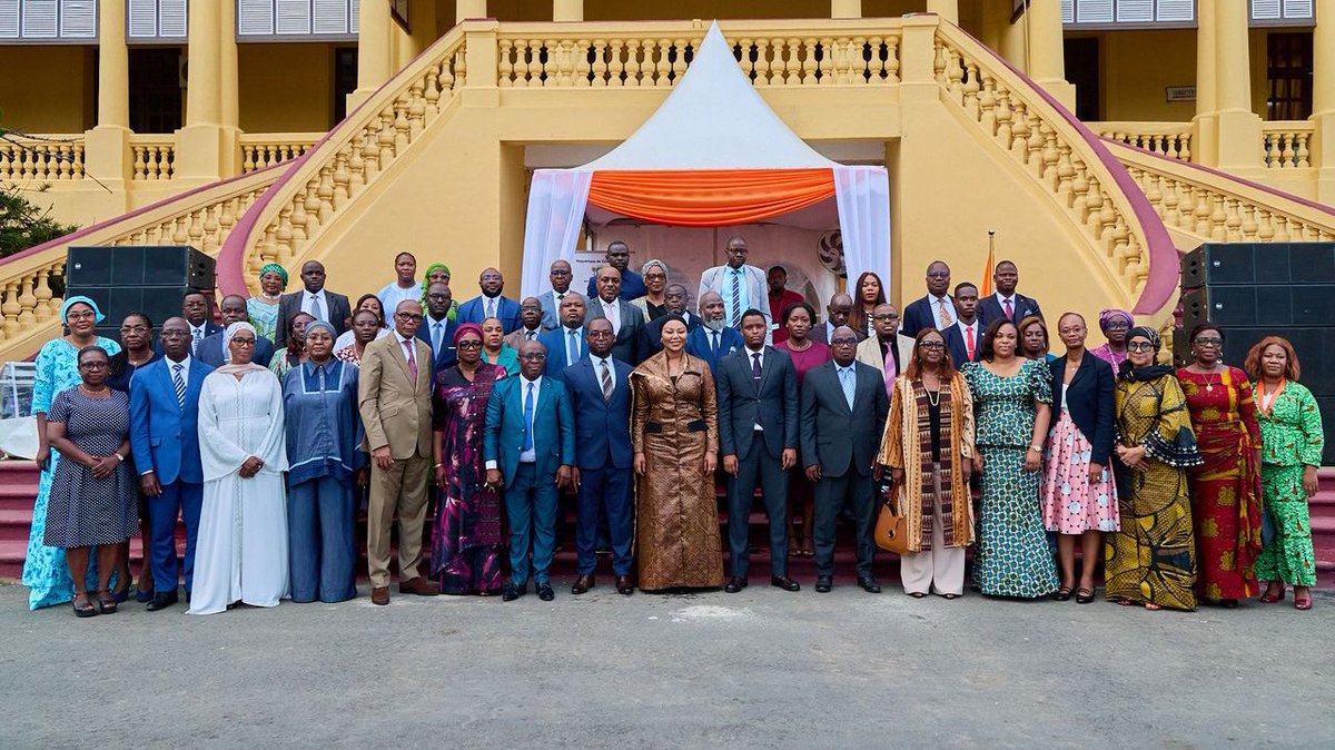 Nasseneba_Toure's tweet photo. À l’orphelinat de Bingerville, nous avons célébré la nouvelle année au cœur même de notre mission. Aux côtés de tous les employés du #MFFE , j’ai salué leur engagement.
En 2026, cap sur plus d’impact pour nos femmes, familles et enfants. https://t.co/oXWn1tAVAF