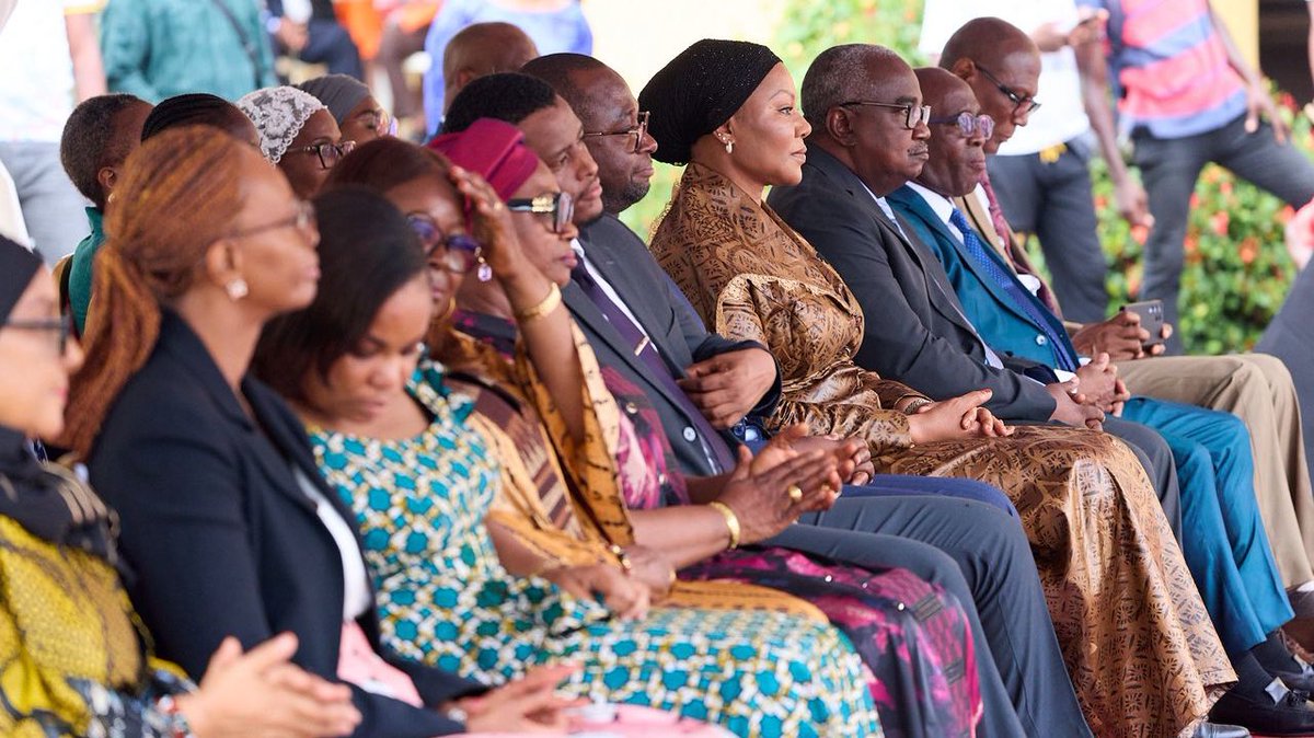 Nasseneba_Toure's tweet photo. À l’orphelinat de Bingerville, nous avons célébré la nouvelle année au cœur même de notre mission. Aux côtés de tous les employés du #MFFE , j’ai salué leur engagement.
En 2026, cap sur plus d’impact pour nos femmes, familles et enfants. https://t.co/oXWn1tAVAF
