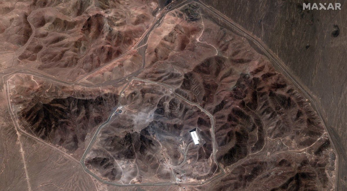 Vous vous rappelez en juin ?

Trump nous avait fait son cinéma : le B-2, l'arme absolue, avait réduit en poussière Fordow, Natanz et Ispahan. Netanyahou, en bon élève, était venu confirmer : "Promesse tenue, le nucléaire iranien n'est plus qu'un souvenir."

Sauf qu'aujourd'hui,