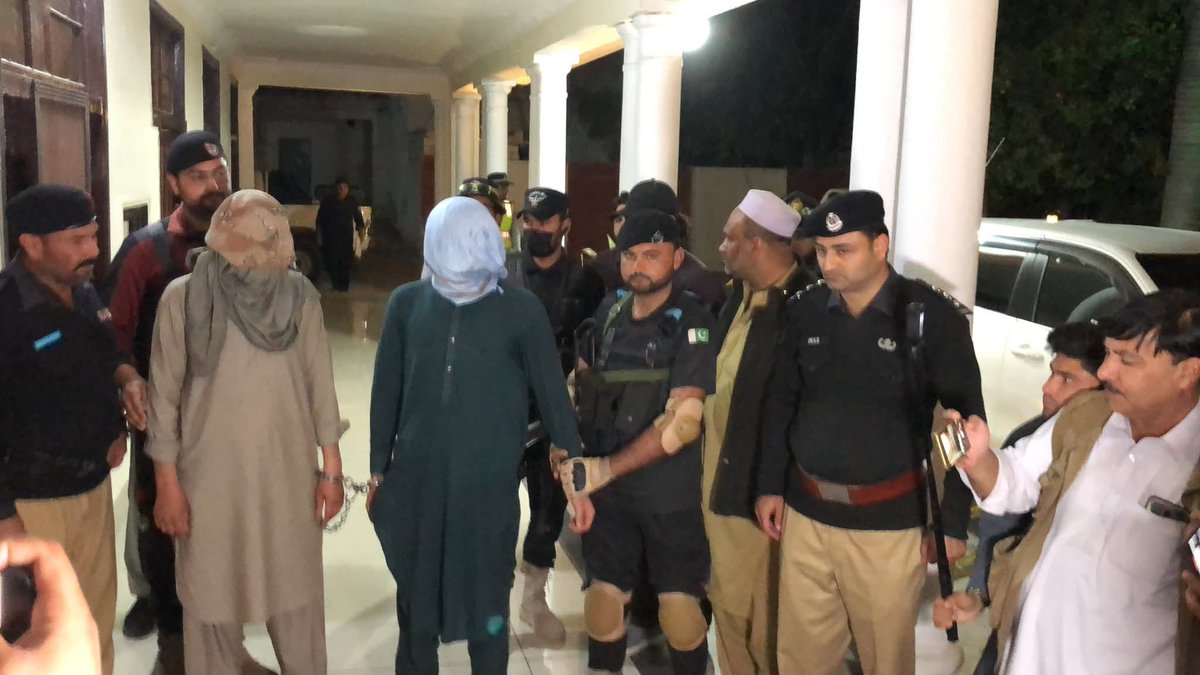 TalhaBinShafi's tweet image. ضلع کوہاٹ پولیس کا لیڈی ڈاکٹر مہویش حسنین کے قا ت لان گرفتار ۔
#kohat #Police #INDvsZIM