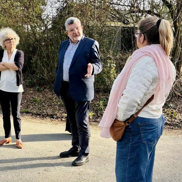 Lucbouard's tweet photo. À Maison-Neuve-des-Landes, comme dans chaque quartier de @larochesuryonfr, nous rencontrons les habitants.

Refuser les constructions trop denses, créer une salle de quartier, améliorer bus et circulation, moderniser les Terres Noires…

Ensemble, poursuivons ! https://t.co/dnoe2DiQTp