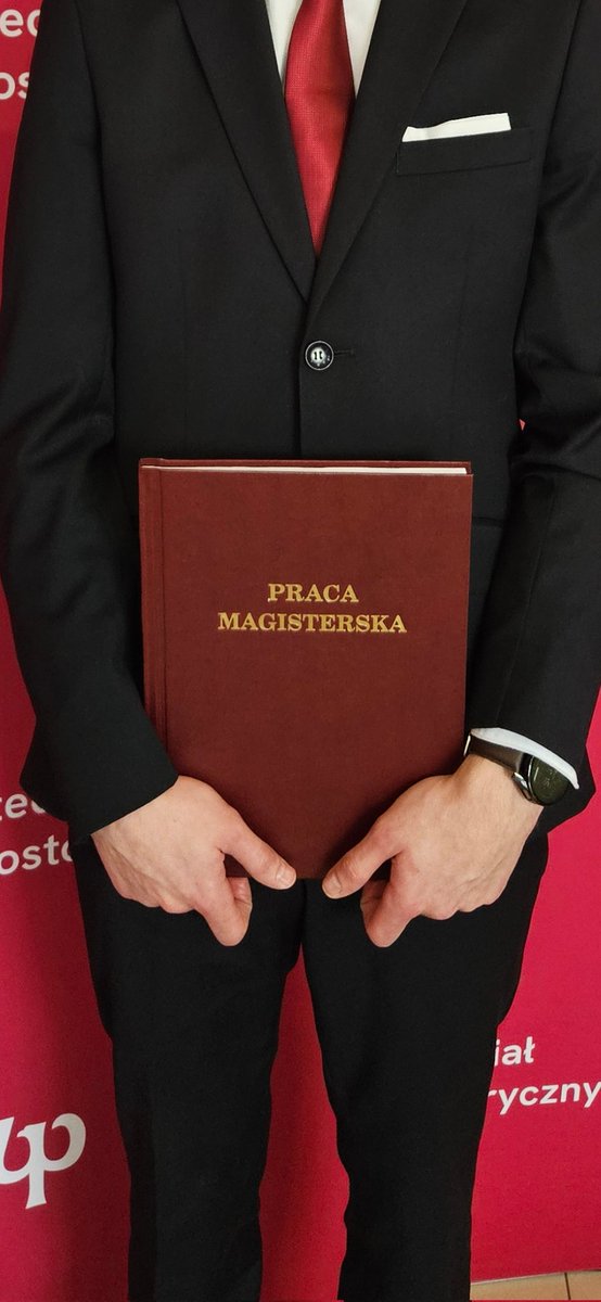 Gawi_tv's tweet photo. Chwalipost 
Od dzisiaj możecie mówić na mnie Magister inżynier Gawi 😎
To było łącznie pięć ciekawych lat. Na 2-3 roku, na korytarzu przed zajęciami z j. angielskiego po raz pierwszy padł pomysł od kumpla, żebym spróbował sił przed mikrofonem. 🥹 https://t.co/XBhYHLoIHu