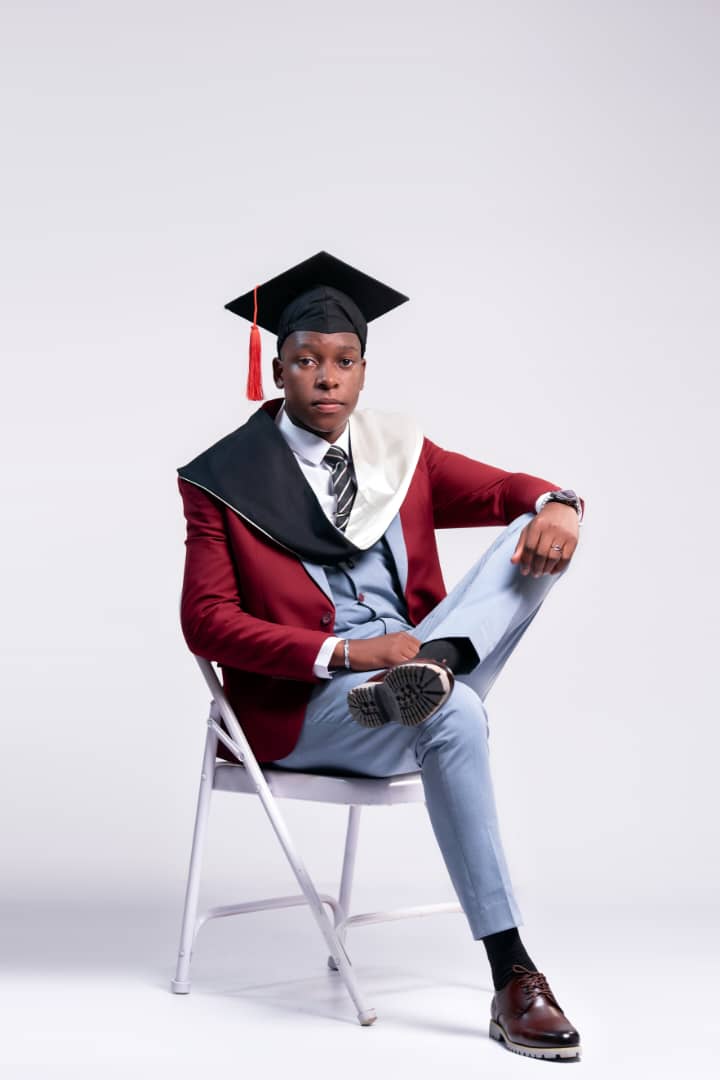 MuzingoFC18's tweet photo. Congratulations🥳 our brothers Dr. Michael Kakeeto, Ssegawa Dennis and Ssemakula Herbert🎓👏 Degree locked in.
@Bishopianleague @BSSM1910 https://t.co/C9yxcdKnGa