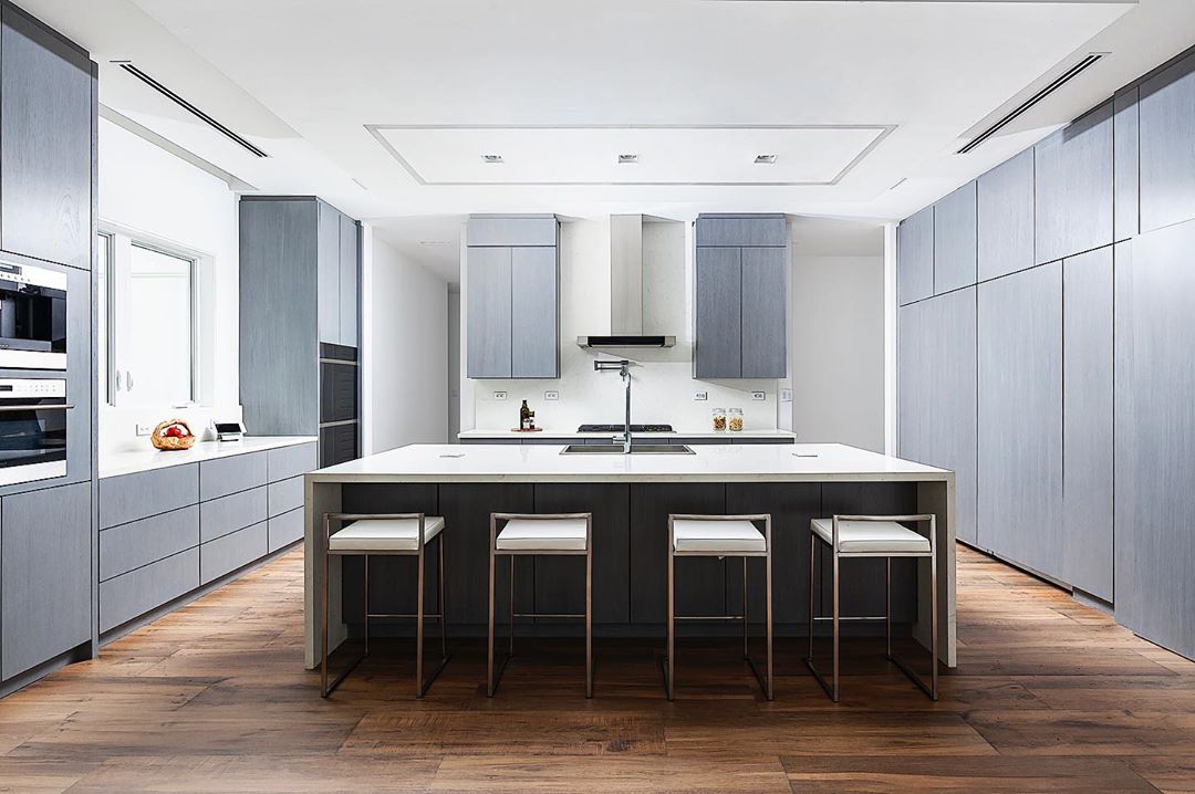 kelysantosperez's tweet image. Esta es una cocina muy elegante esperando a convertirse en un hogar. Qué le agregarías?

#realestate #realestatelifestyle #househunting

📸 👉 IG: @dave_henz