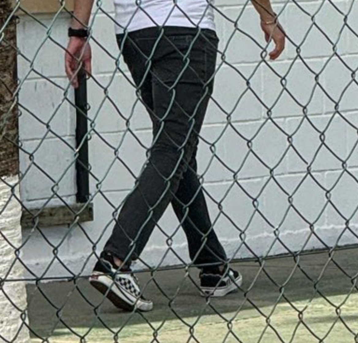 Olha o tênis do amigão. Sério.

Pra mim deu galera. 2026!!

Próximo passo é o que? Contratar o Paolo Guerrero? 💀