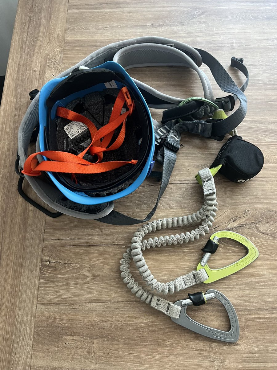 ExtremCMC29's tweet photo. De vânzare kituri complete de ViaFerrata 350RON/kit https://t.co/BhNvEEWJf8