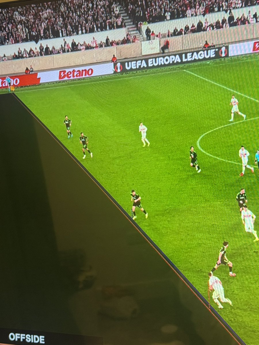 BetsWithBros's tweet photo. That is never offside, UEFA officials fucked up so they give the offside to save the 4th official!!! 🤬😡 https://t.co/MLXAYVoKWv