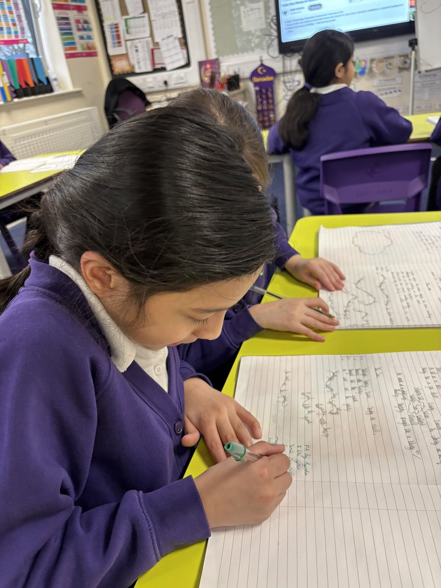 olive_bolton's tweet photo. Spotted: Year 3 poets, reading and appreciating the creativity of their peers #ShapePoems #WeAreStar #PeerAssessment #Ambition #Respect #Inspired #WritingHooks #Appreciation #Teamwork #Poets #Reading https://t.co/EMEGkkcaZA