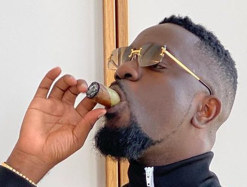 No hit songs in the last two years, yet he’s always promoting smoking and later begs upcoming artistes for collabs when he sees them shining. 

Tema boys are facing backlash too, some say it’s karma for how Sarkodie treated Yvonne Nelson and how Kwesi Arthur handled Efia Odo.