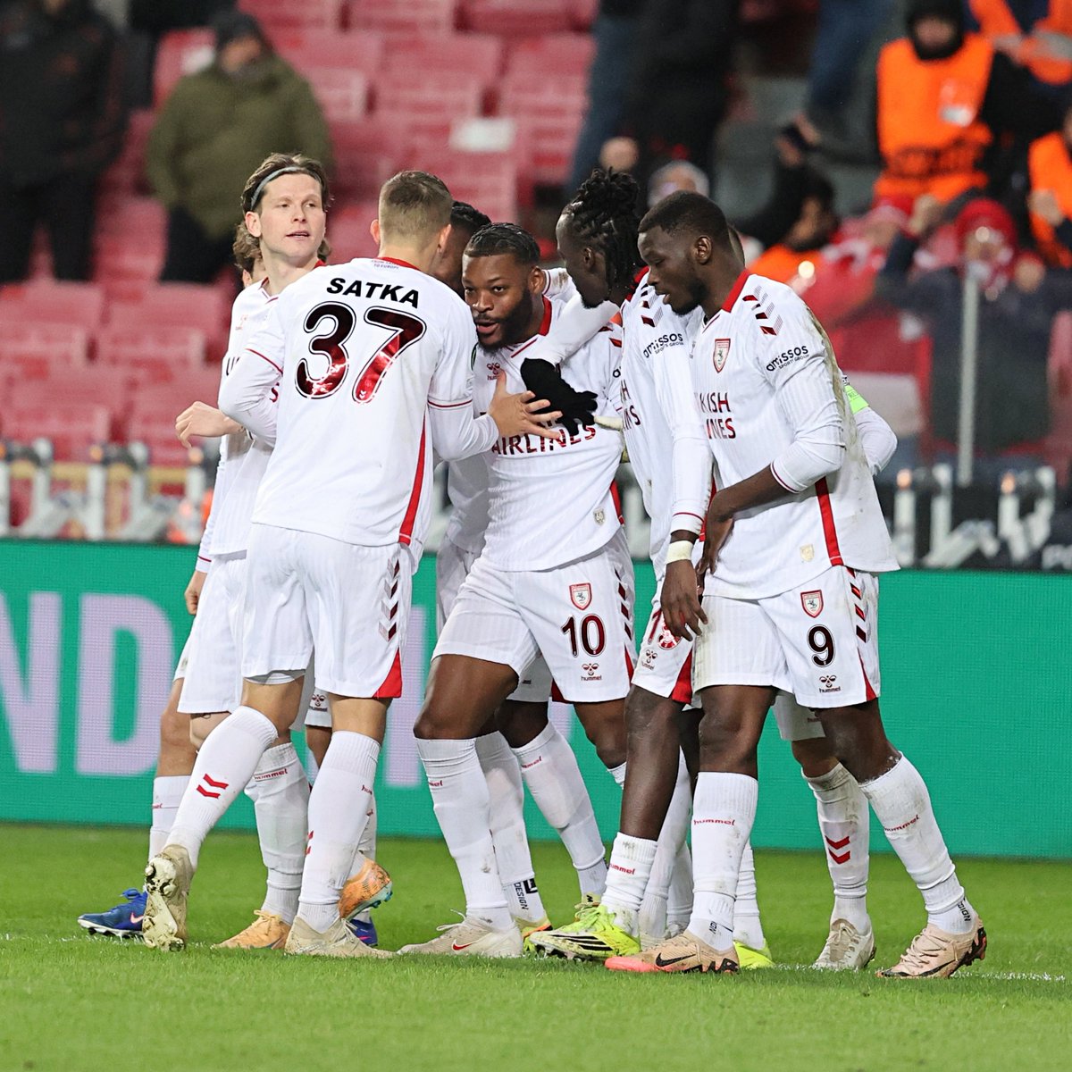 bosunatiklama's tweet photo. Konferans Ligi'ndeki temsilcimiz Samsunspor, toplamda 5-0'lık skorla son 16 turuna yükselmeyi başardı.

Son 16 turundaki muhtemel rakipler:
• Shakhtar Donetsk
• Rayo Vallecano https://t.co/Hrs7QHRdVs
