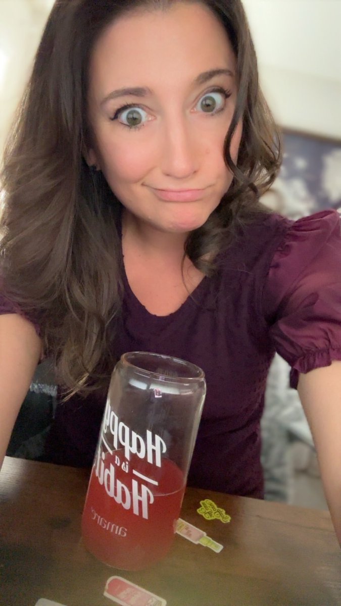 Mandi Viena tweet media