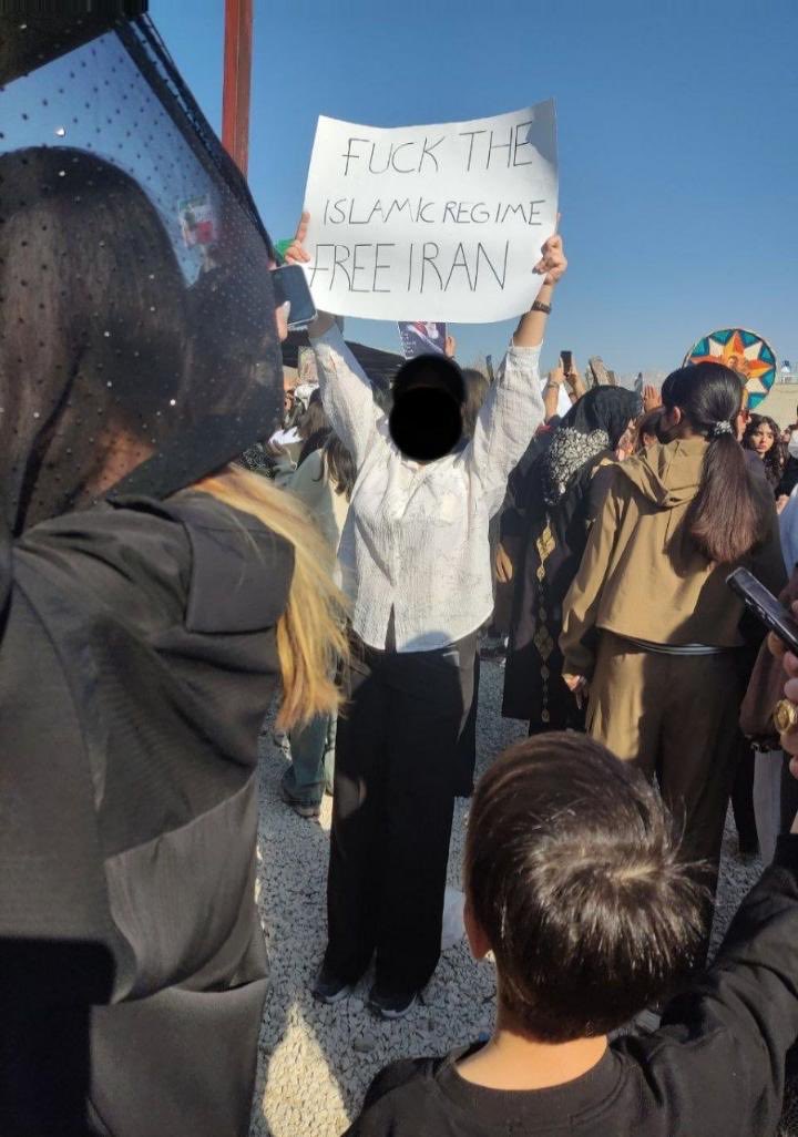 کولی tweet media