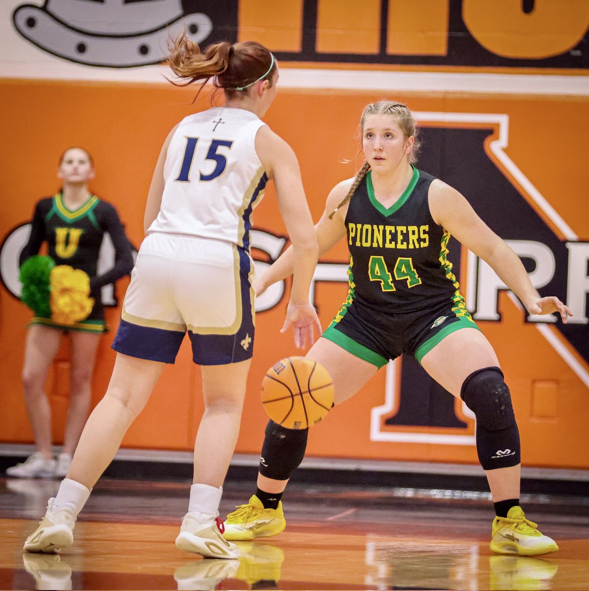 kenzie_matejka's tweet photo. Sophomore Season 🏀🔥
I love this team so much and I can't believe our season is over.
This year:
🟢 Regional Champs 
Next year:
🟡 State Tournament?
#basketball #dualsportathlete #WomensSports #wbb @UHigh_GBB https://t.co/nU3ISk0AcB