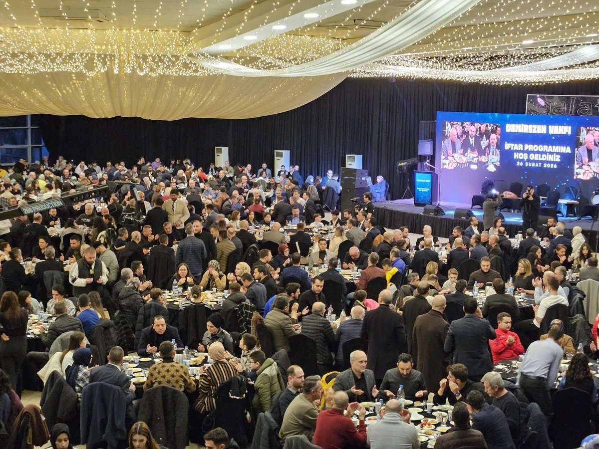 Demirezen Vakfı tarafından düzenlenen iftar programına katılarak kıymetli hemşehrilerimizle aynı sofrada buluştuk.

Ramazan’ın bereketini ve paylaşma iklimini hep birlikte yaşadığımız bu anlamlı buluşmada; birlik ve kardeşliğin en güzel örneklerine şahitlik ettik.

Başta Vakıf