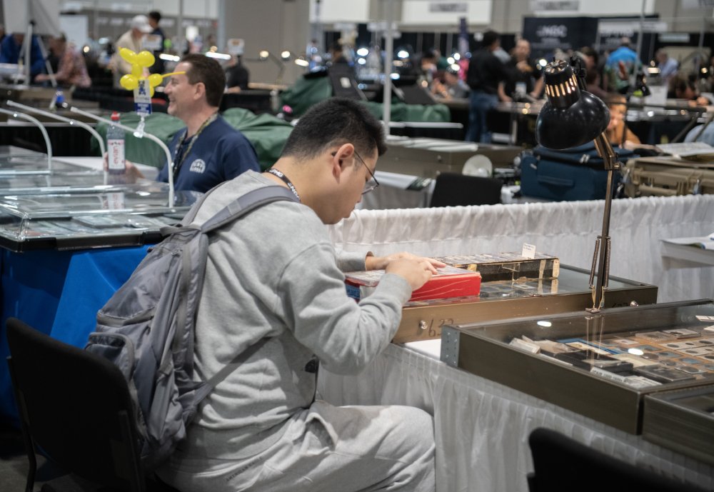 ANACoins's tweet image. Show attendees are on the move, scouring the bourse floor at the National Money Show for their next treasure! ✨Have you found anything exciting lately to add to your collection? 

#CoinCollecting #NationalMoneyShow #VisitSavannah