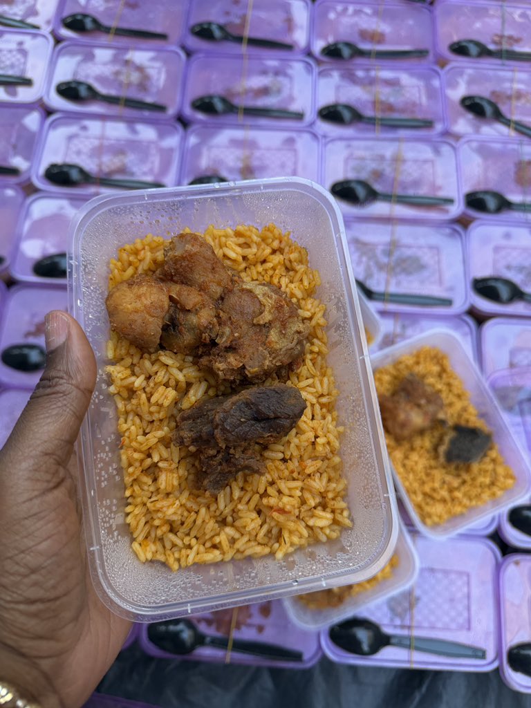 Akbar Rice Day 9 Allahu Akbar today we fed 215 people Thank youuuuuu so much guys ...