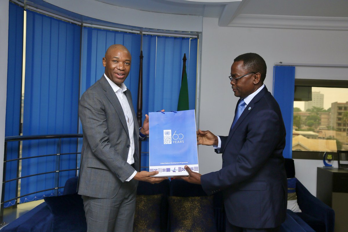 PNUDCameroun's tweet photo. Today, @UNDP🇨🇲 RR, Mathieu @Ciowela, welcomed Mr. @WandaMatandela, CEO of @MTNCameroon, to strengthen strategic partnership, accelerate digital transformation, and foster inclusive innovation.

They discussed the #DigiTechPlanet Innovation Hub and explored initiatives to empower youth and women, boost digital skills & entrepreneurship, and scale solutions for resilient communities.

@MTNFoundation 
#SDGs #PartnershipForTheGoals #DigitalInclusion