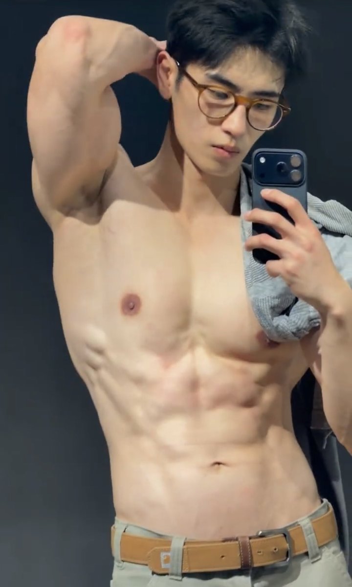 lovedawoon's tweet photo. those nips 🤤 https://t.co/hZCY45bsFU