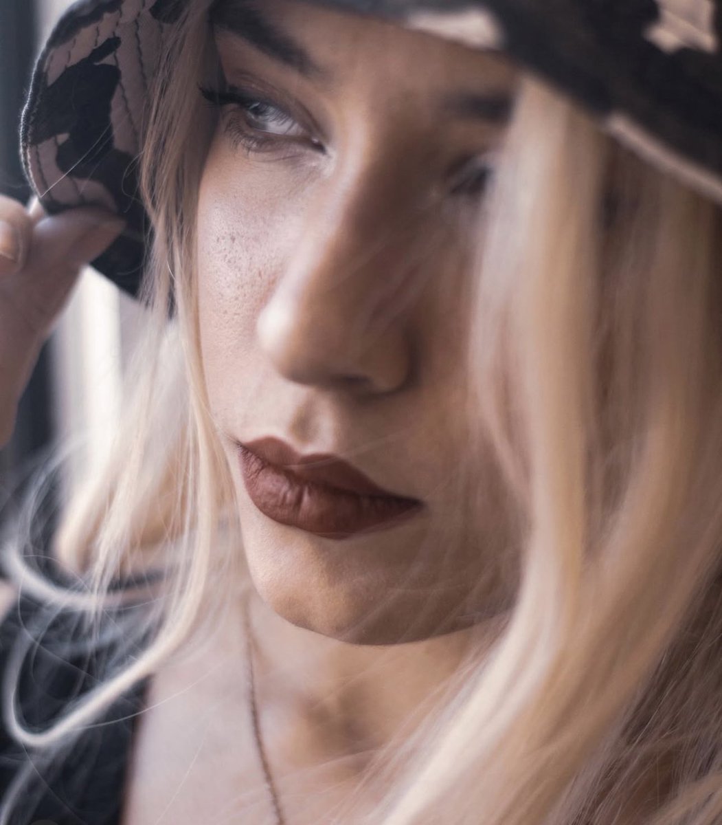 شکیلا، دختر کرمانی ما کجاست؟
این بی‌خبری برای ما فقط سکوت نیست
یادآور سناریوهای تکراری فشار، اعتراف‌گیری و سرنوشت‌های نگران‌کننده‌ای است که بارها دیده‌ایم.
ما دادخواهیم.
ما پاسخ می‌خواهیم.
شکیلا باید سالم و بی‌قیدوشرط به آغوش خانواده‌اش برگردد.
صدای #شکیلا_قاسمی باشید 
#کرمان