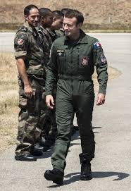 Idem, tous mes proches m'affirment qu'ils revoteront pour Emmanuel Macron, si tant est qu'il trouve un moyen pour se représenter ou si la situation géopolitique ne lui laisse pas le choix. Qui d'autre que lui pourrait nous protéger des vicissitudes du monde actuel  ? #TAEM #TBM