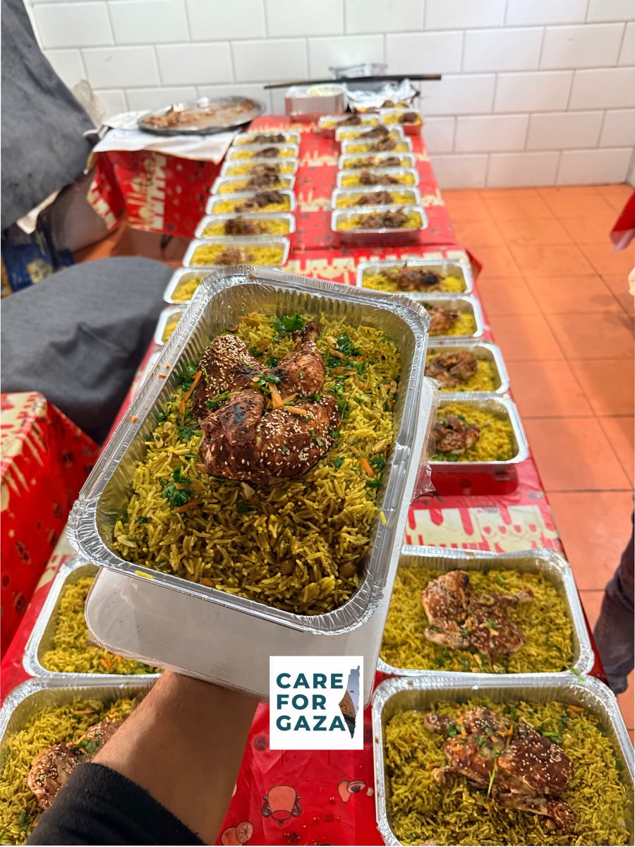 Hot iftar meals delivered today to displaced families in Gaza during the blessed month of Ramadan.

To contribute:
chuffed.org/project/cfgram…