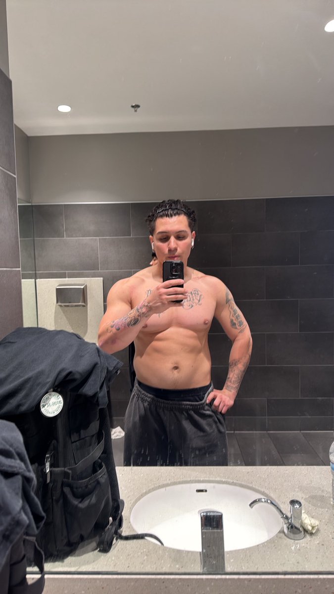 senpaiju_'s tweet photo. Your favorite #gym https://t.co/JEDCOFuEgD