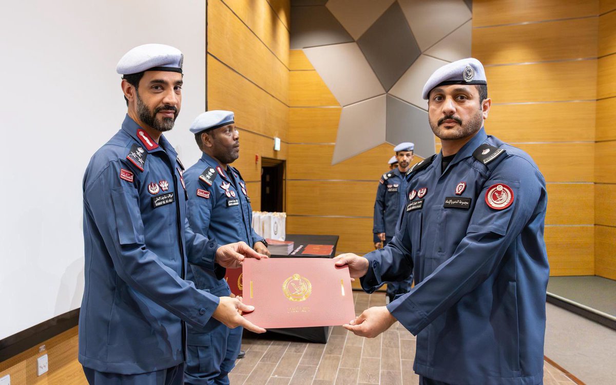 ISF's tweet photo. احتفلت قوة الأمن الداخلي (لخويا) بتخريج أربع دورات تخصصية ، أشرف على تنفيذها معهد تدريب قوة الأمن الداخلي ضمن المرحلة الأولى من خطة الدورات للعام التدريبي 2026.

وتمثلت هذه الدورات في: دورة القيادات الوسطى للضباط، ودورة القيادات الأولى للضباط، إلى جانب دورة حماية الشخصيات المشتركة، ودورة فض الشغب للرتب الأخرى.

وفي الختام، قام العميد الركن نواف ماجد المعاضيد، مساعد القائد للعمليات الأمنية، بتكريم أوائل الدورات وتسليم الشهادات للخريجين.#لخويا