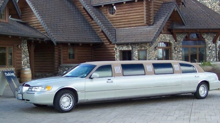 majestic_limo's tweet image. Make prom night unforgettable with our safe and stylish prom transportation. Arrive in comfort, turn heads at the entrance, and enjoy every moment with friends. Reserve your ride today! #PromTransportation meridianairportshuttle.com