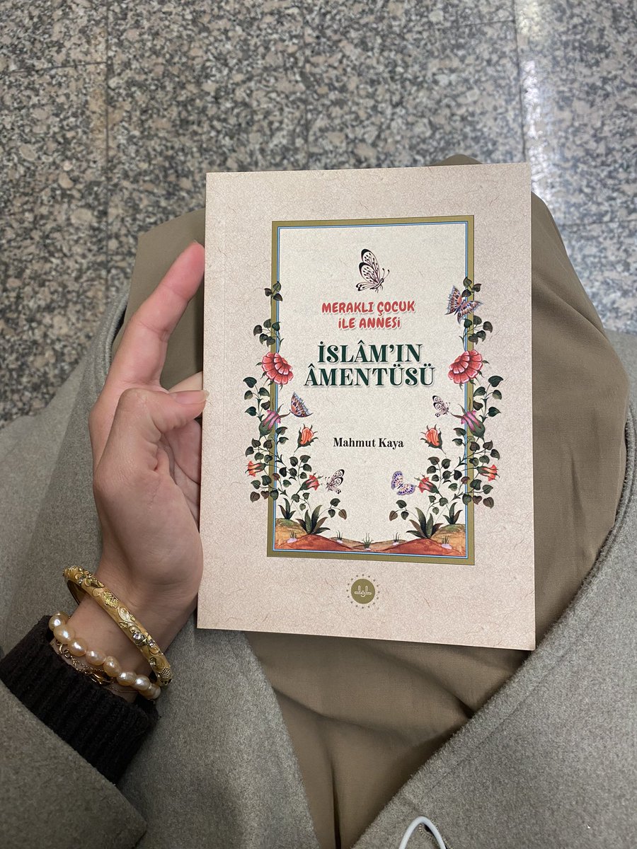 nisanur_ayar's tweet photo. Kıymetli @MahmutKayadan hocamızdan çok hoş bir Âmentü anlatımı. 🌸 Bu Ramazan, Mehmed Akif’le keyifle okuyacağımız bir kitap olacak. https://t.co/dhDUmxGOHI