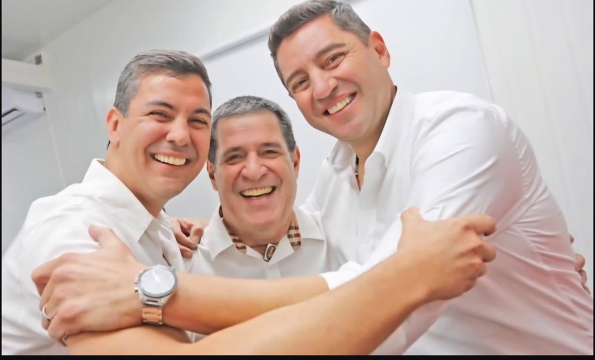 Hoy, el corazón del Partido Colorado late más fuerte que nunca.

Porque cuando el Partido estuvo en terapia... vos lo hiciste respirar. Cuando encontraste el país en crisis... vos lo llenaste de esperanza. Y hasta a tu querido Libertad, que vivía en terapia, lo llevaste a ser
