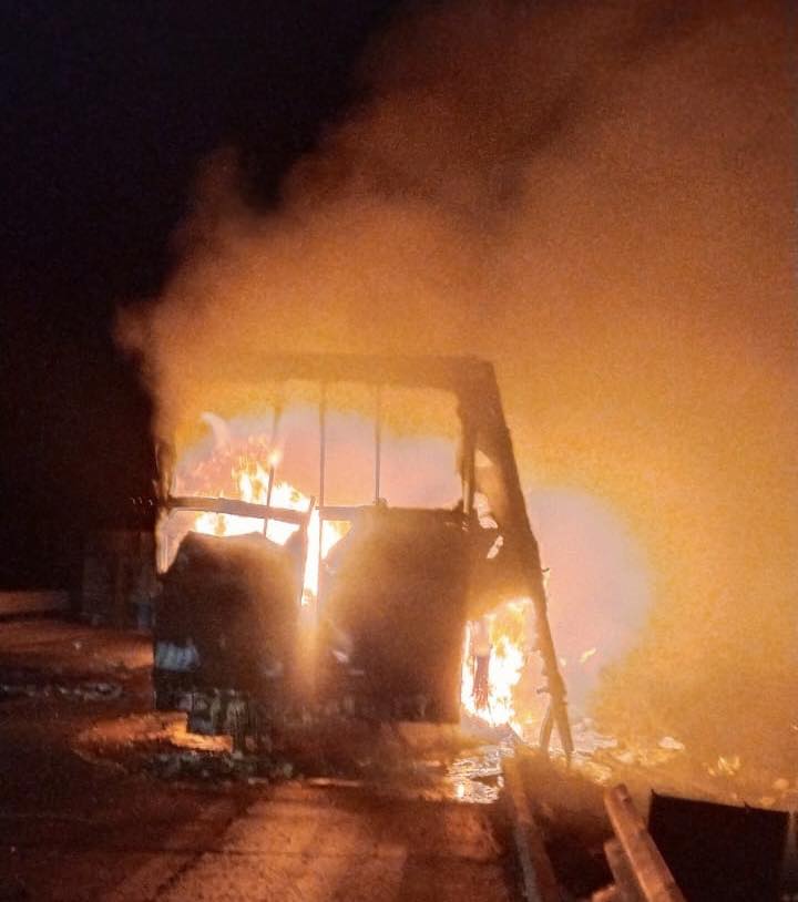 Arde tráiler tras choque en autopista Zacatecas-Aguascalientes acortar.link/MJN0Q4