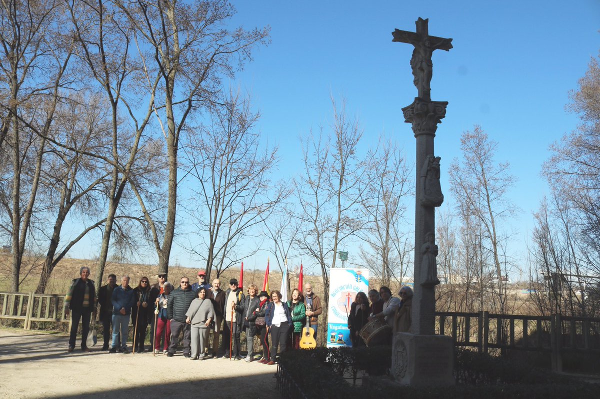 AytoAlcalaH's tweet photo. TURISMO |
📝 Alcalá y la ‘Asociación de Amigos del Camino de Santiago Complutense’ consolidan, con la firma de un convenio, su colaboración para potenciar la ‘Ruta Del Camino de Santiago Complutense’. 

🦪 La firma ha estado presidida por la primera teniente de alcaldesa y concejala de Turismo, Isabel Ruiz Maldonado (@IsabelRuizMal), junto al presidente de la asociación, Dámaso Rodríguez Costas, quienes posteriormente han completado la ruta del ‘Camino Complutense’, descubriendo la nueva señalética y reencontrándose al final del mismo con miembros de la ‘Asociación Galega Corredor do Henares’.

🤝 Animando a todos los vecinos y visitantes a completar y disfrutar del ‘Camino’ en Alcalá, GRACIAS a todos por participar. 

ℹ️ Información en la página web del Ayuntamiento 👉 https://t.co/N2MKySZ0WQ

#AlcaláDeHenares #CaminoDeSantiago