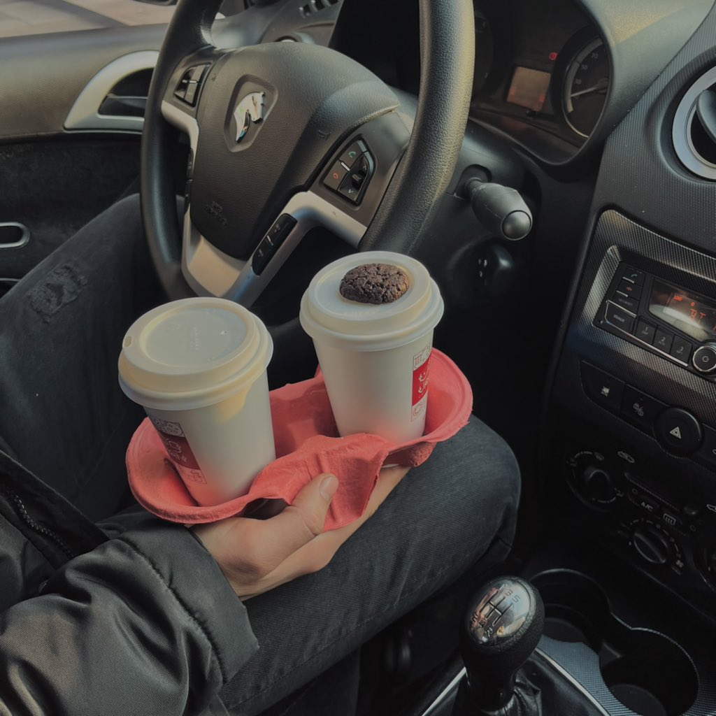 مُـبی tweet media