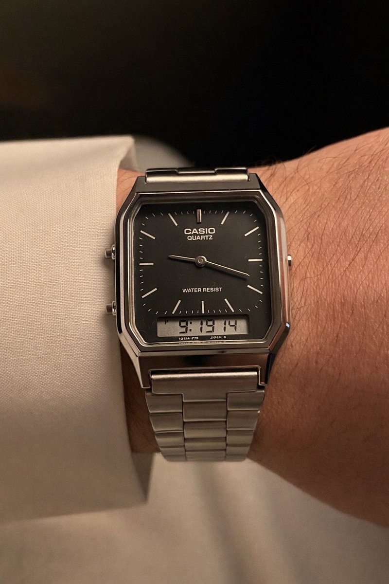 الساعه ذي بكل مكان انسأل عنها بكل مكان بالدوام او اذا طلعت اتقهوى حرفياً جميله وفخمه