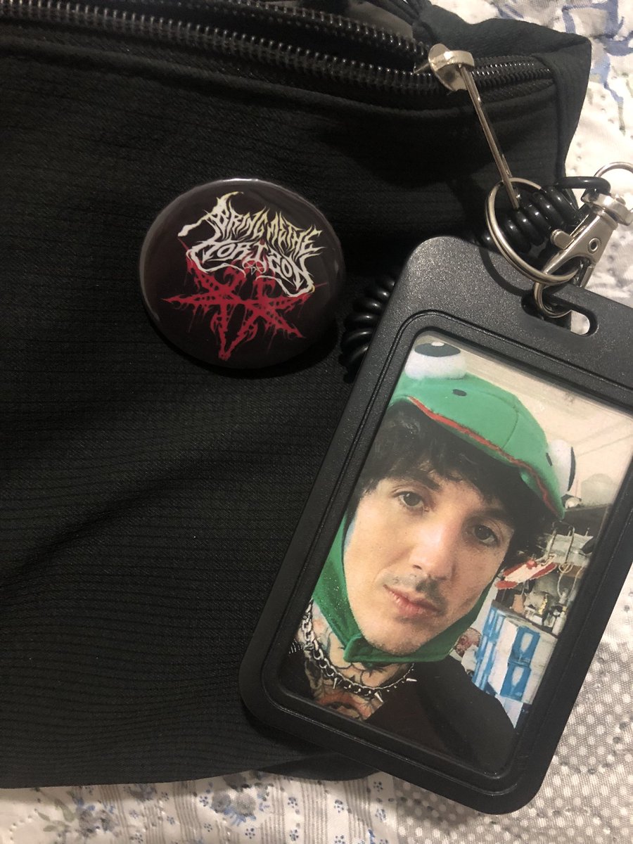 isa 🦇 tweet media