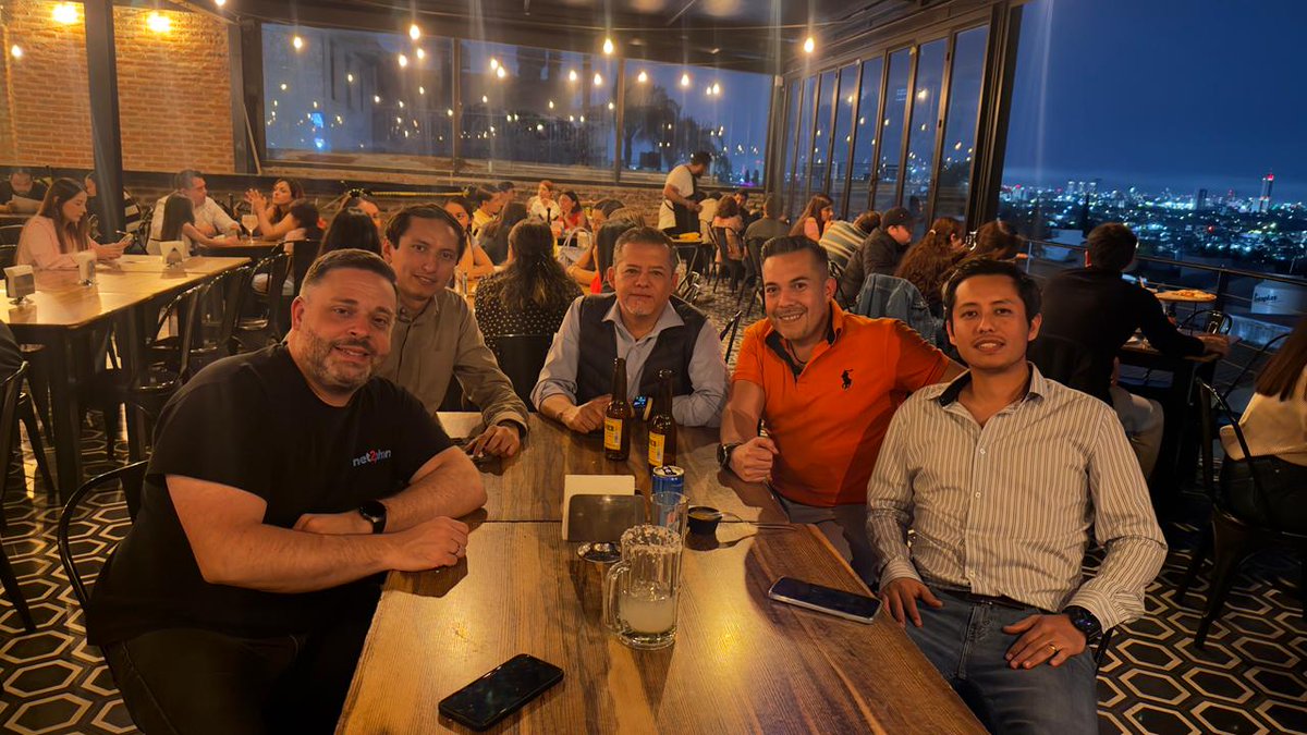 CleverIdeas3's tweet photo. 🚀 Arrancamos el año subiendo el nivel con #uContact.
Capacitación avanzada junto a Sebastián Peña de #net2phone, con adelanto de #uContact X y gran convivencia con nuestros socios 🤝✨
Seguimos aprendiendo para ofrecer mejores soluciones. https://t.co/Gh50IWY2jK