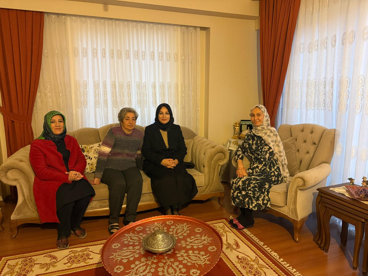 atasehirak1's tweet photo. Aynı gönül sofrasında buluştuğumuz, aynı duaya “âmin” dediğimiz, aynı umutla yarınlara baktığımız her an…

Birliğimizden güç alıyor, kardeşliğimizle büyüyoruz.
Omuz omuza, gönül gönüle, aynı hedefe yürüyoruz.

Çünkü biz birlikte güzeliz.
Çünkü #BirOlmakRuhumuzdaVar. https://t.co/3a2MyGUsvq